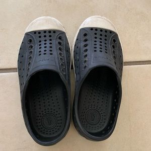 Natives in Black Size C9